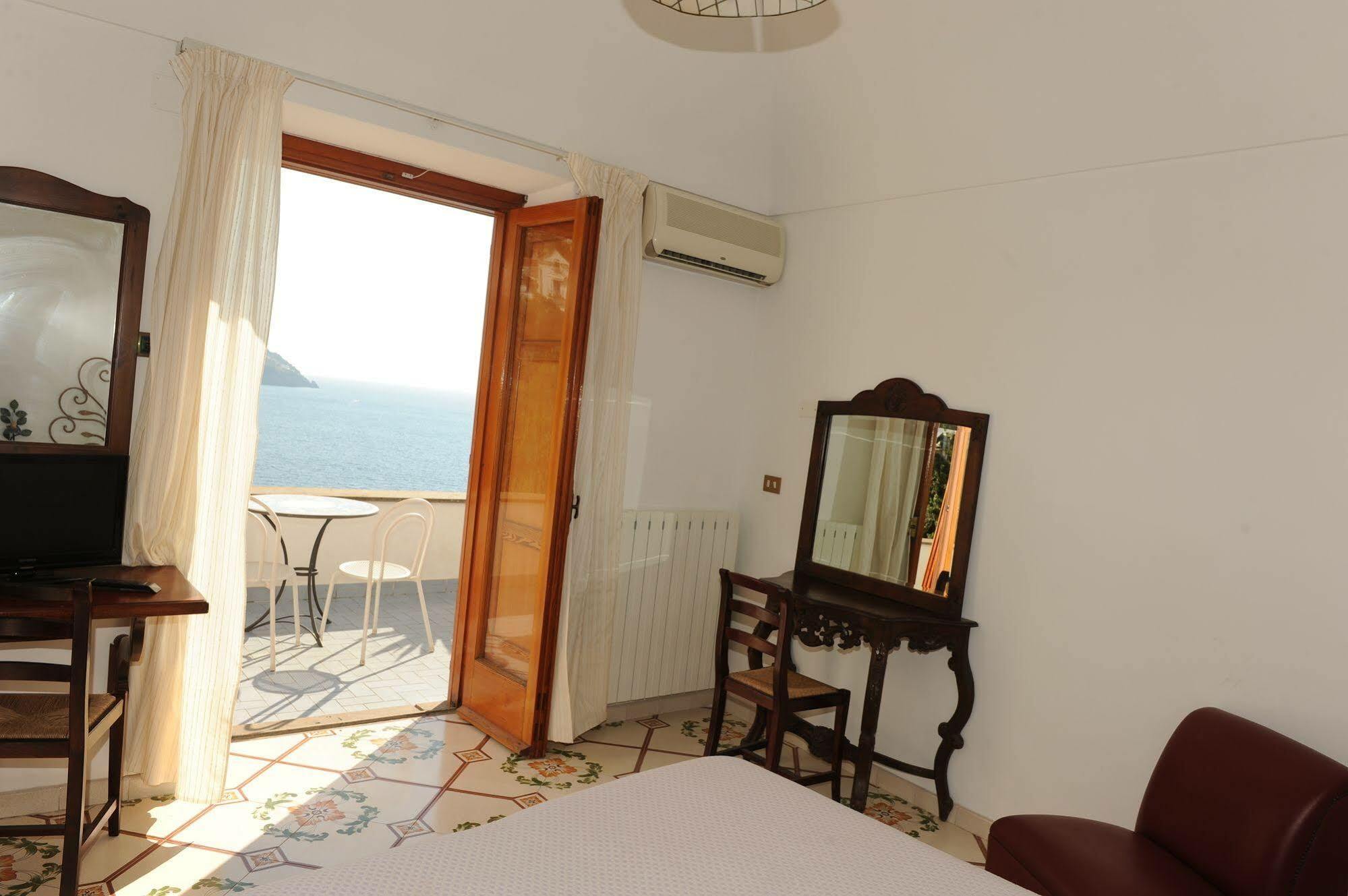 Hotel Dimora Fornillo Positano Luaran gambar